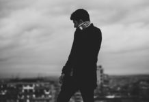 6 моментов поведения недалекого мужчины, которые предательски выдают его