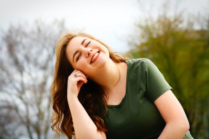 woman-in-green-shirt-smiling-1062280-696x464
